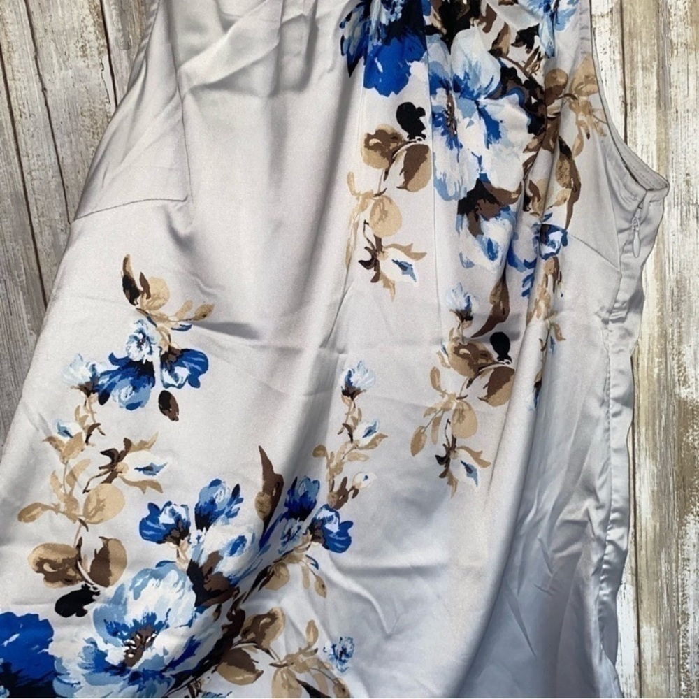 White House Black Market Lavender Floral Sleeveless Blouse - Picture 3 of 8